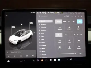 Tesla Model Y 2023 AWD Performance 4dr Crossover