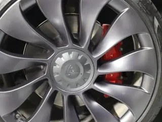 Tesla Model Y 2023 AWD Performance 4dr Crossover