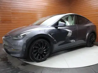 Tesla Model Y 2022 AWD Performance 4dr Crossover