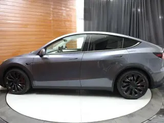 Tesla Model Y 2022 AWD Performance 4dr Crossover
