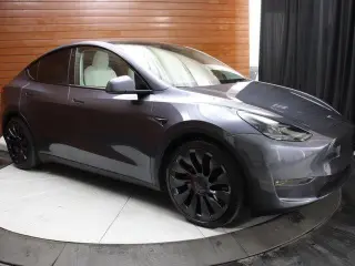 Tesla Model Y 2022 AWD Performance 4dr Crossover