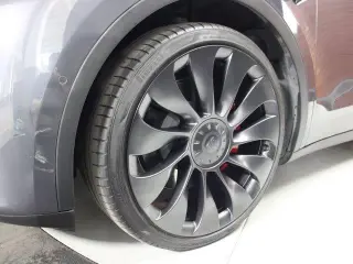 Tesla Model Y 2022 AWD Performance 4dr Crossover