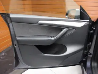 Tesla Model Y 2022 AWD Performance 4dr Crossover