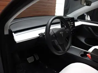 Tesla Model Y 2022 AWD Performance 4dr Crossover