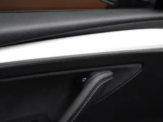 Tesla Model Y 2022 AWD Performance 4dr Crossover