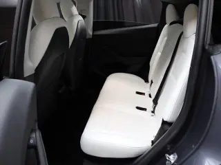 Tesla Model Y 2022 AWD Performance 4dr Crossover