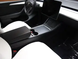 Tesla Model Y 2022 AWD Performance 4dr Crossover