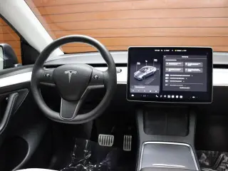Tesla Model Y 2022 AWD Performance 4dr Crossover