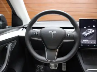 Tesla Model Y 2022 AWD Performance 4dr Crossover