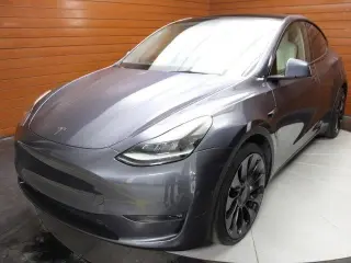 Tesla Model Y 2022 AWD Performance 4dr Crossover