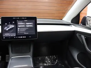 Tesla Model Y 2022 AWD Performance 4dr Crossover