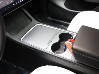 Tesla Model Y 2022 AWD Performance 4dr Crossover