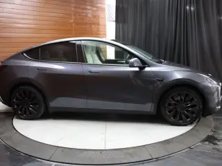 Tesla Model Y 2022 AWD Performance 4dr Crossover