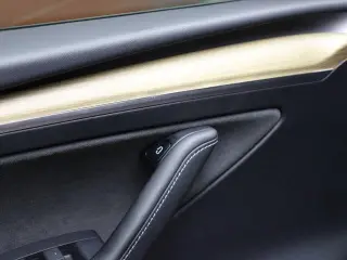 Tesla Model Y 2023 AWD Performance 4dr Crossover