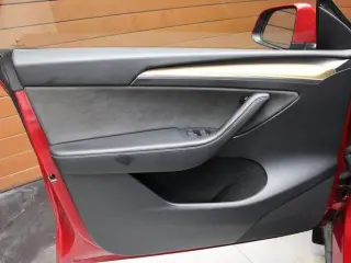 Tesla Model Y 2023 AWD Performance 4dr Crossover