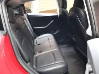 Tesla Model Y 2023 AWD Performance 4dr Crossover