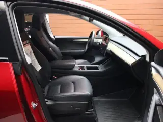 Tesla Model Y 2023 AWD Performance 4dr Crossover