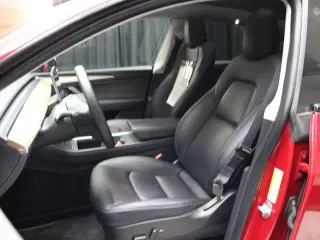 Tesla Model Y 2023 AWD Performance 4dr Crossover
