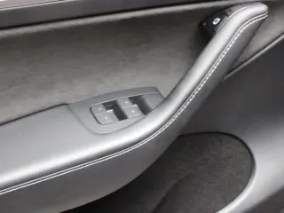 Tesla Model Y 2023 AWD Performance 4dr Crossover