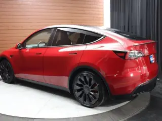 Tesla Model Y 2023 AWD Performance 4dr Crossover