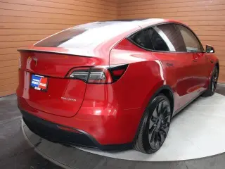 Tesla Model Y 2023 AWD Performance 4dr Crossover