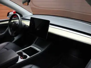 Tesla Model Y 2023 AWD Performance 4dr Crossover