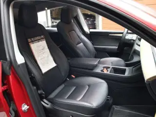 Tesla Model Y 2023 AWD Performance 4dr Crossover