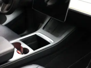 Tesla Model Y 2023 AWD Performance 4dr Crossover