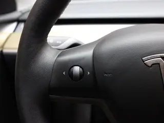 Tesla Model Y 2023 AWD Performance 4dr Crossover
