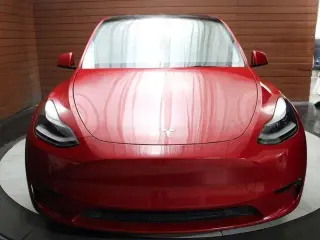 Tesla Model Y 2023 AWD Performance 4dr Crossover
