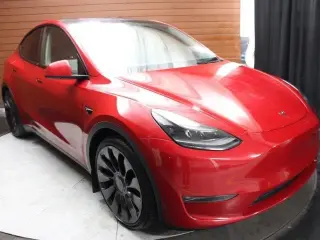 Tesla Model Y 2023 AWD Performance 4dr Crossover