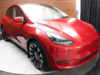 Tesla Model Y 2023 AWD Performance 4dr Crossover