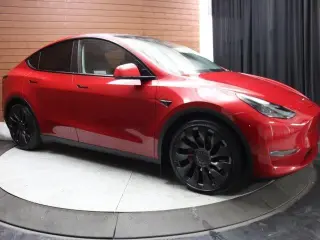 Tesla Model Y 2023 AWD Performance 4dr Crossover