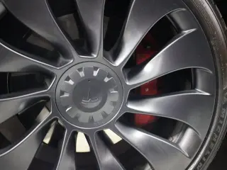 Tesla Model Y 2023 AWD Performance 4dr Crossover