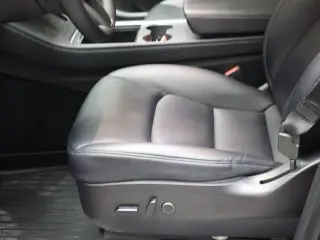 Tesla Model Y 2023 AWD Performance 4dr Crossover