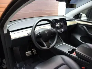 Tesla Model Y 2024 AWD Performance 4dr Crossover
