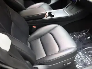 Tesla Model Y 2024 AWD Performance 4dr Crossover