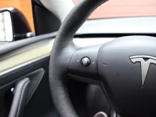 Tesla Model Y 2024 AWD Performance 4dr Crossover