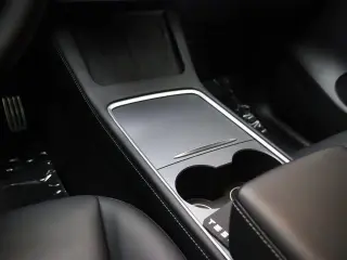 Tesla Model Y 2024 AWD Performance 4dr Crossover