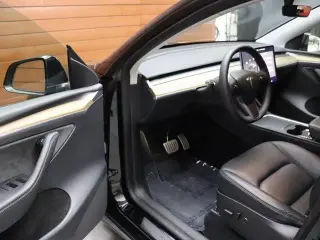 Tesla Model Y 2024 AWD Performance 4dr Crossover