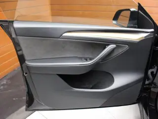Tesla Model Y 2024 AWD Performance 4dr Crossover