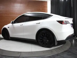 Tesla Model Y 2022 AWD Performance 4dr Crossover
