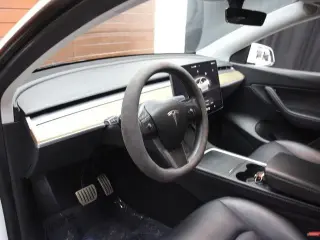 Tesla Model Y 2022 AWD Performance 4dr Crossover