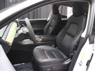 Tesla Model Y 2022 AWD Performance 4dr Crossover