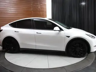 Tesla Model Y 2022 AWD Performance 4dr Crossover