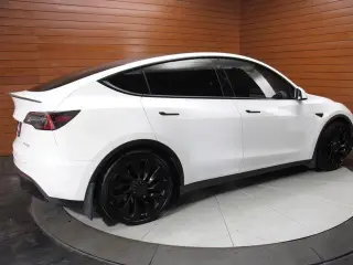 Tesla Model Y 2022 AWD Performance 4dr Crossover