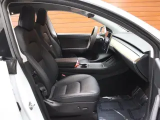 Tesla Model Y 2022 AWD Performance 4dr Crossover