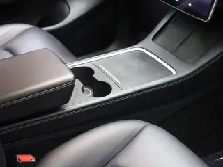 Tesla Model Y 2022 AWD Performance 4dr Crossover
