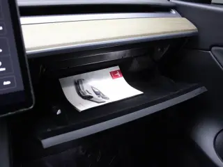 Tesla Model Y 2022 AWD Performance 4dr Crossover