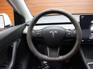 Tesla Model Y 2022 AWD Performance 4dr Crossover